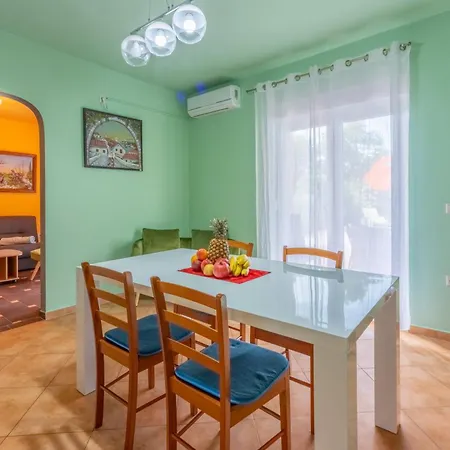 Dana Holiday home Grizane-Belgrad