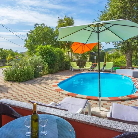 Dana Holiday home Grizane-Belgrad
